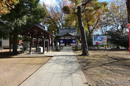 神社の境内の画像